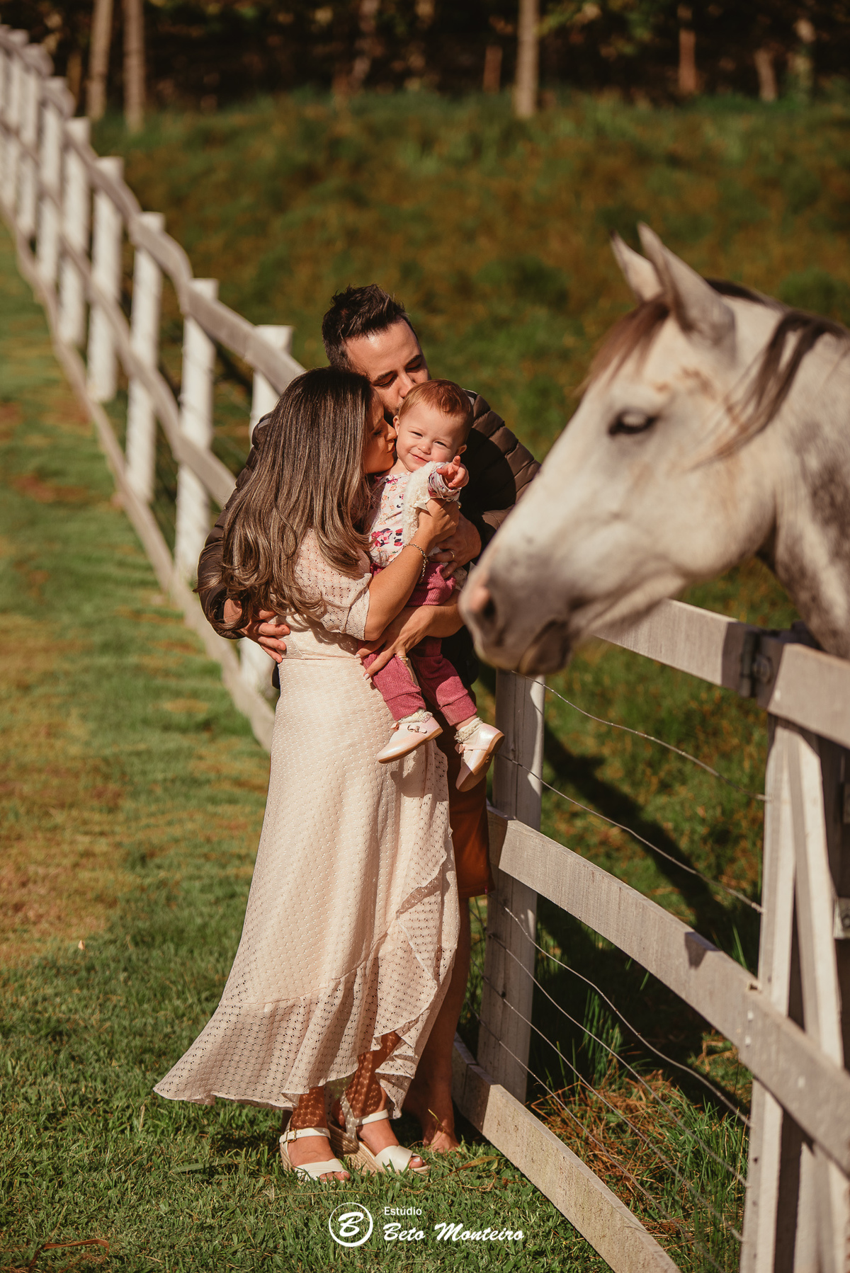 Book fotográfico Infantil - Book de fotos - Book de Criança - Book de Bebê - Book Menina - Book Menino - Book 1 ano - Estúdio Beto Monteiro - Curitiba - smash the cake - Sarah - ursinho rosa - chácara sentinela - smash the cake externo