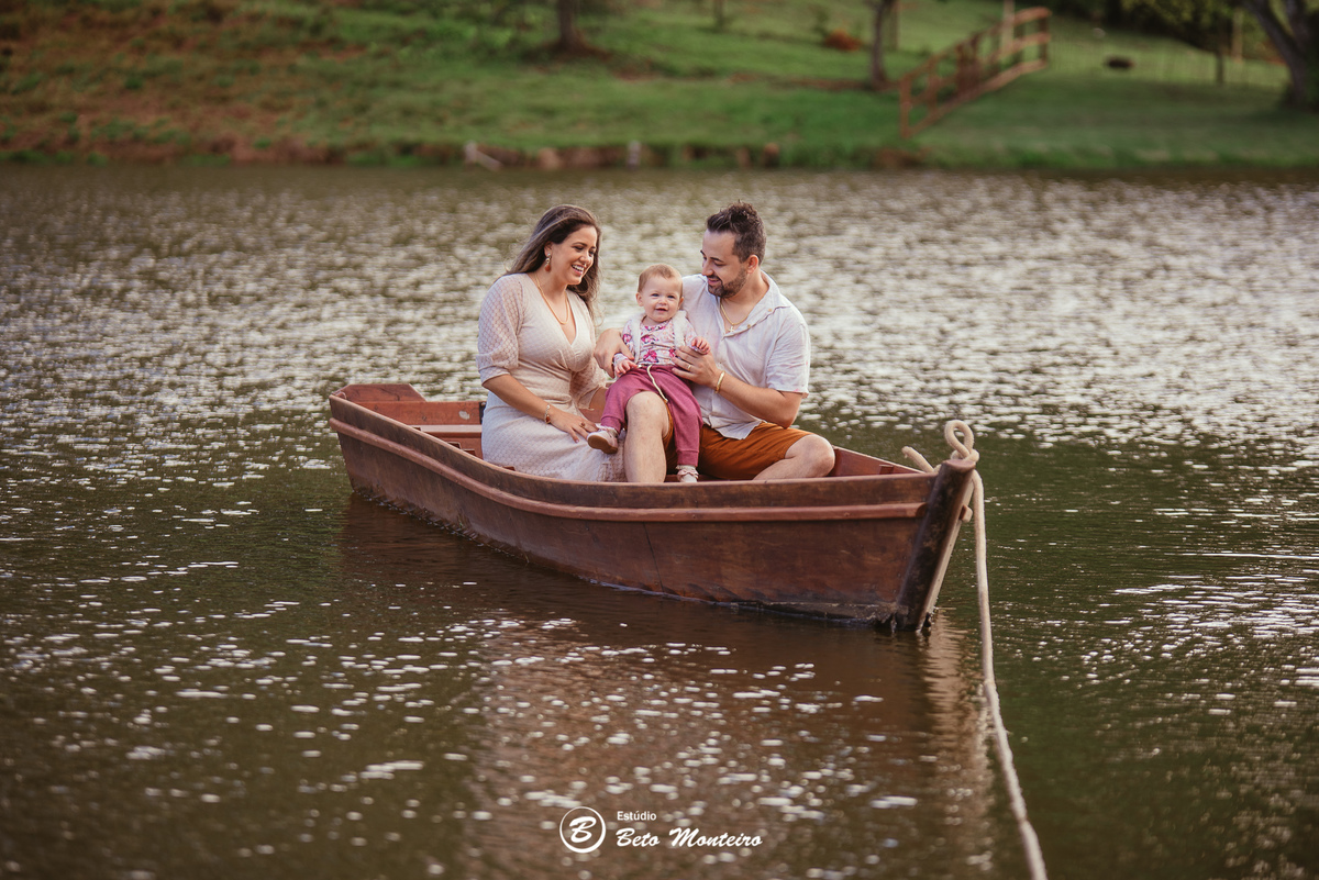 Book fotográfico Infantil - Book de fotos - Book de Criança - Book de Bebê - Book Menina - Book Menino - Book 1 ano - Estúdio Beto Monteiro - Curitiba - smash the cake - Sarah - ursinho rosa - chácara sentinela - smash the cake externo