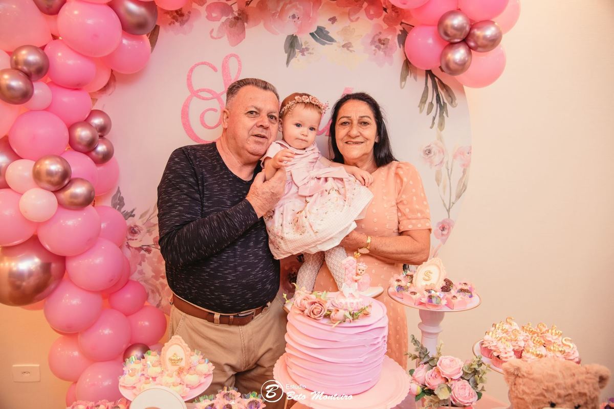 aniversário infantil - aniversário 1 ano - primeiro aninho - acompanhamento - smash the cake - aniversário em casa - primeiro ano da Sarah