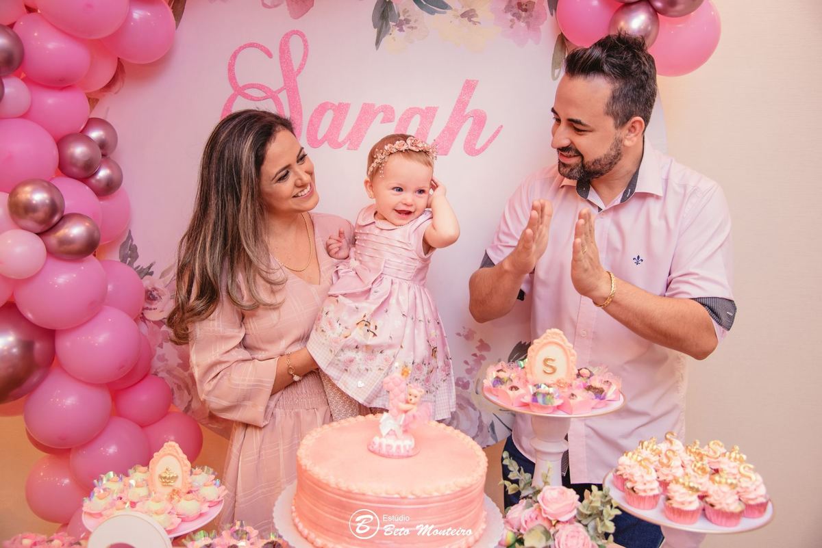 aniversário infantil - aniversário 1 ano - primeiro aninho - acompanhamento - smash the cake - aniversário em casa - primeiro ano da Sarah