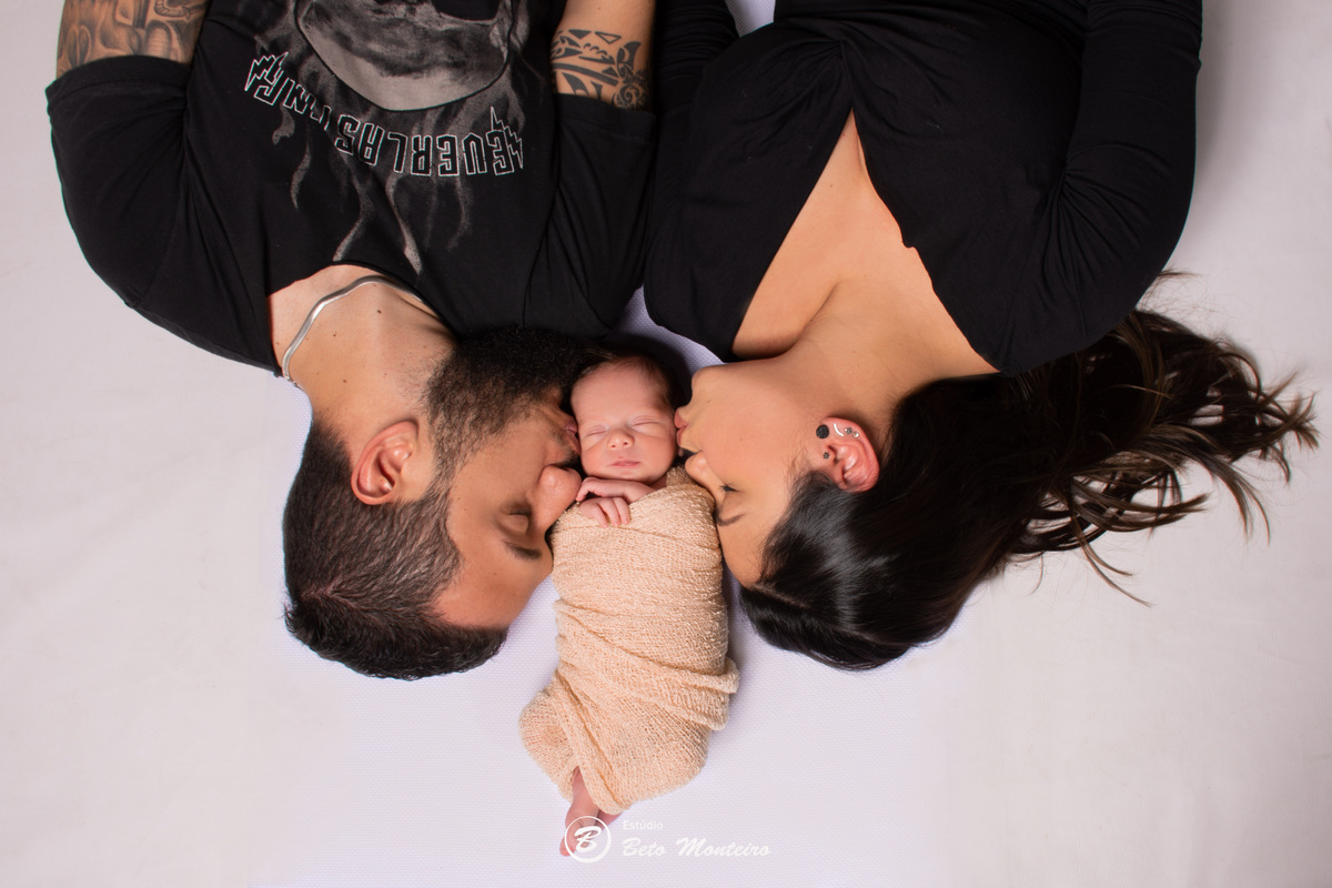 Book fotográfico New Born - Book de fotos - Book New Born - book newborn - Book de Recém-nascido - Book de Bebê - newborn menino - Estúdio Beto Monteiro - Curitiba - Noah - Kellen - Jonathan