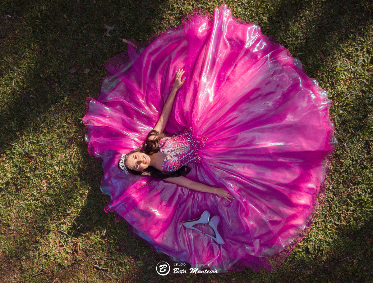 Aniversário de 15 anos - Foto e Filmagem - Debutante - Estúdio Beto Monteiro - Curitiba - fotografo de 15 anos - sessao de fotos - book de fotos - book de 15 anos - fotografo - Camylla - Alessandra Marques - chacara ienkot - vestido de princesa