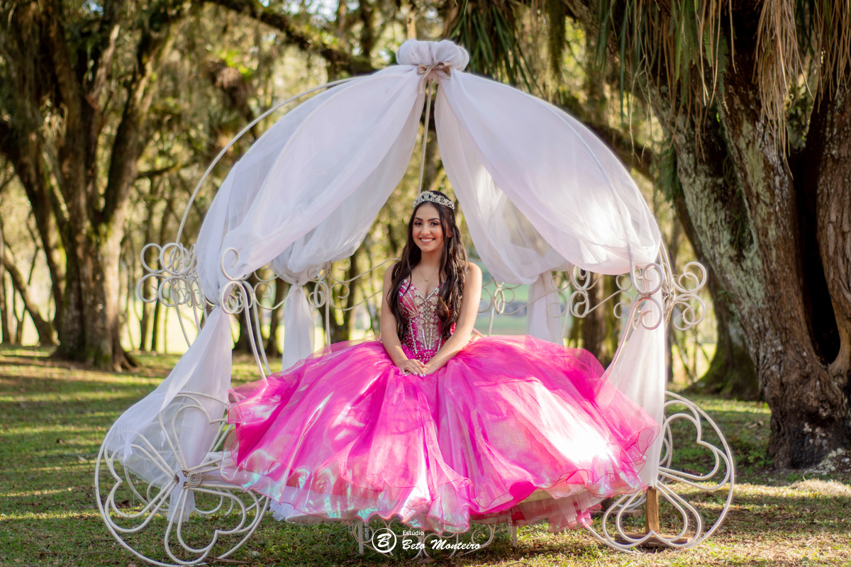 Aniversário de 15 anos - Foto e Filmagem - Debutante - Estúdio Beto Monteiro - Curitiba - fotografo de 15 anos - sessao de fotos - book de fotos - book de 15 anos - fotografo - Camylla - Alessandra Marques - chacara ienkot - vestido de princesa