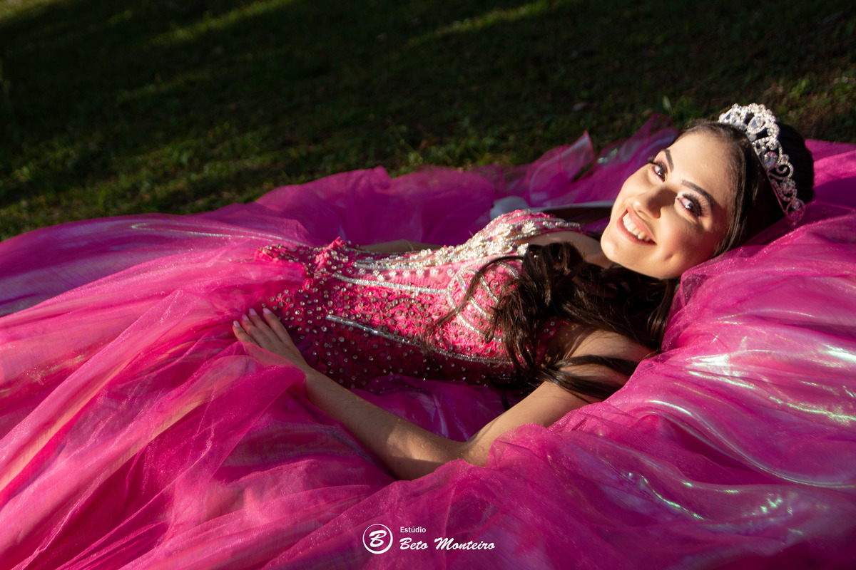 Aniversário de 15 anos - Foto e Filmagem - Debutante - Estúdio Beto Monteiro - Curitiba - fotografo de 15 anos - sessao de fotos - book de fotos - book de 15 anos - fotografo - Camylla - Alessandra Marques - chacara ienkot - vestido de princesa