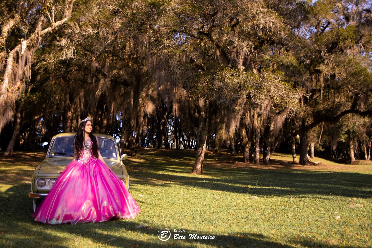 Aniversário de 15 anos - Foto e Filmagem - Debutante - Estúdio Beto Monteiro - Curitiba - fotografo de 15 anos - sessao de fotos - book de fotos - book de 15 anos - fotografo - Camylla - Alessandra Marques - chacara ienkot - vestido de princesa