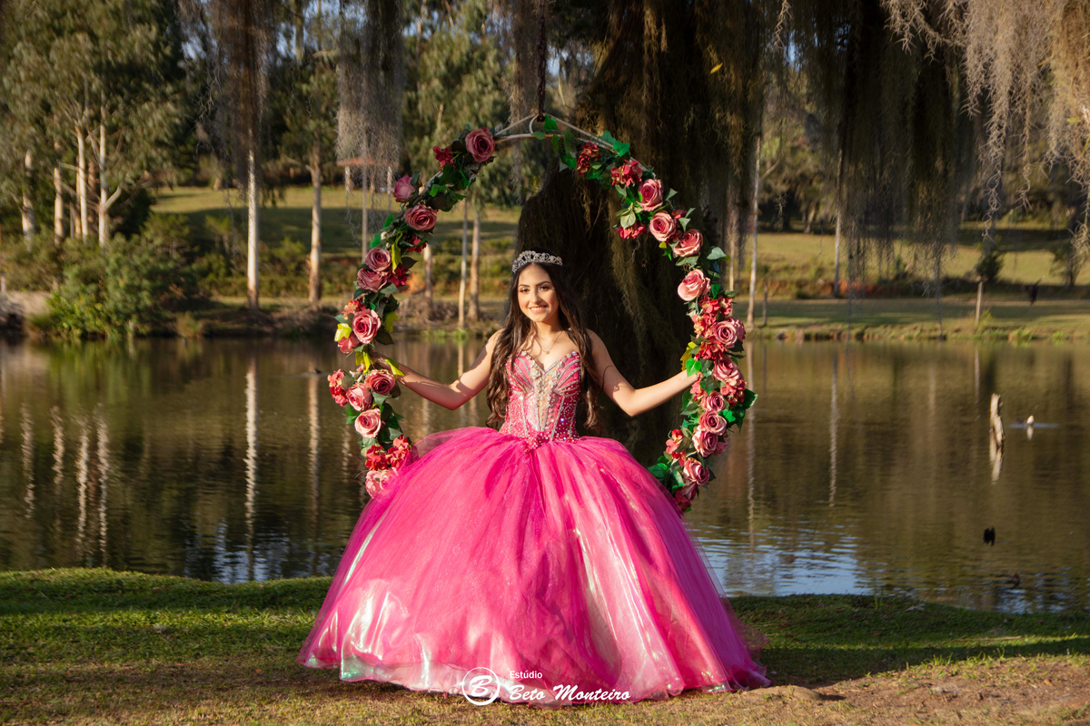 Aniversário de 15 anos - Foto e Filmagem - Debutante - Estúdio Beto Monteiro - Curitiba - fotografo de 15 anos - sessao de fotos - book de fotos - book de 15 anos - fotografo - Camylla - Alessandra Marques - chacara ienkot - vestido de princesa