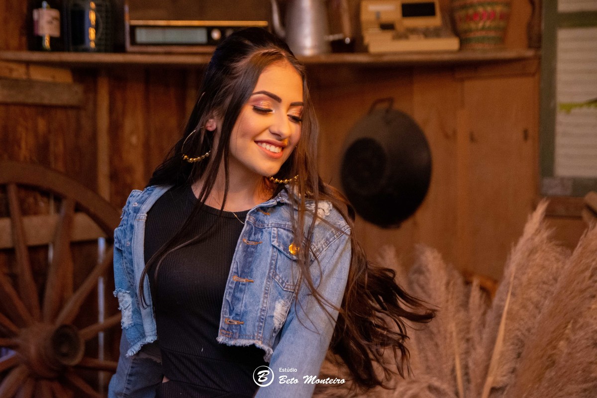 Aniversário de 15 anos - Foto e Filmagem - Debutante - Estúdio Beto Monteiro - Curitiba - fotografo de 15 anos - sessao de fotos - book de fotos - book de 15 anos - fotografo - Camylla - Alessandra Marques - chacara ienkot - vestido de princesa