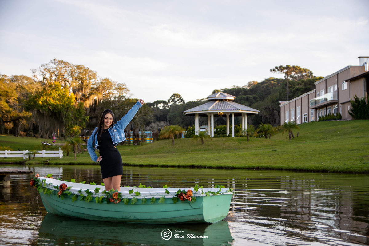 Aniversário de 15 anos - Foto e Filmagem - Debutante - Estúdio Beto Monteiro - Curitiba - fotografo de 15 anos - sessao de fotos - book de fotos - book de 15 anos - fotografo - Camylla - Alessandra Marques - chacara ienkot - vestido de princesa