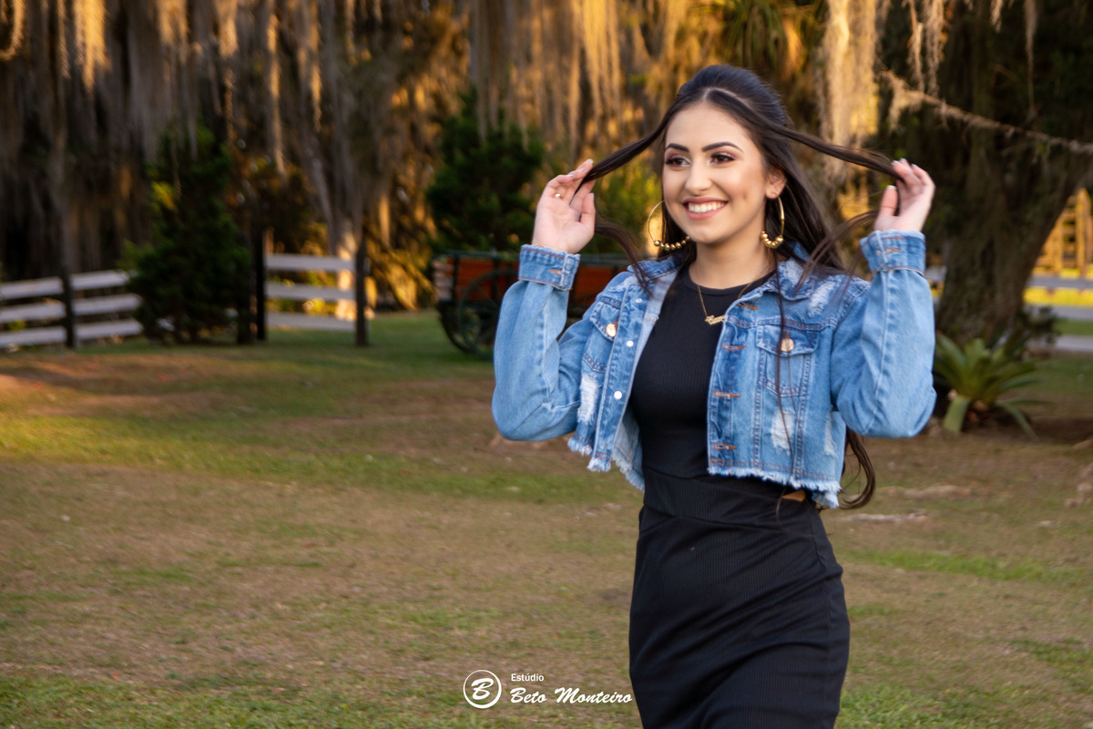 Aniversário de 15 anos - Foto e Filmagem - Debutante - Estúdio Beto Monteiro - Curitiba - fotografo de 15 anos - sessao de fotos - book de fotos - book de 15 anos - fotografo - Camylla - Alessandra Marques - chacara ienkot - vestido de princesa