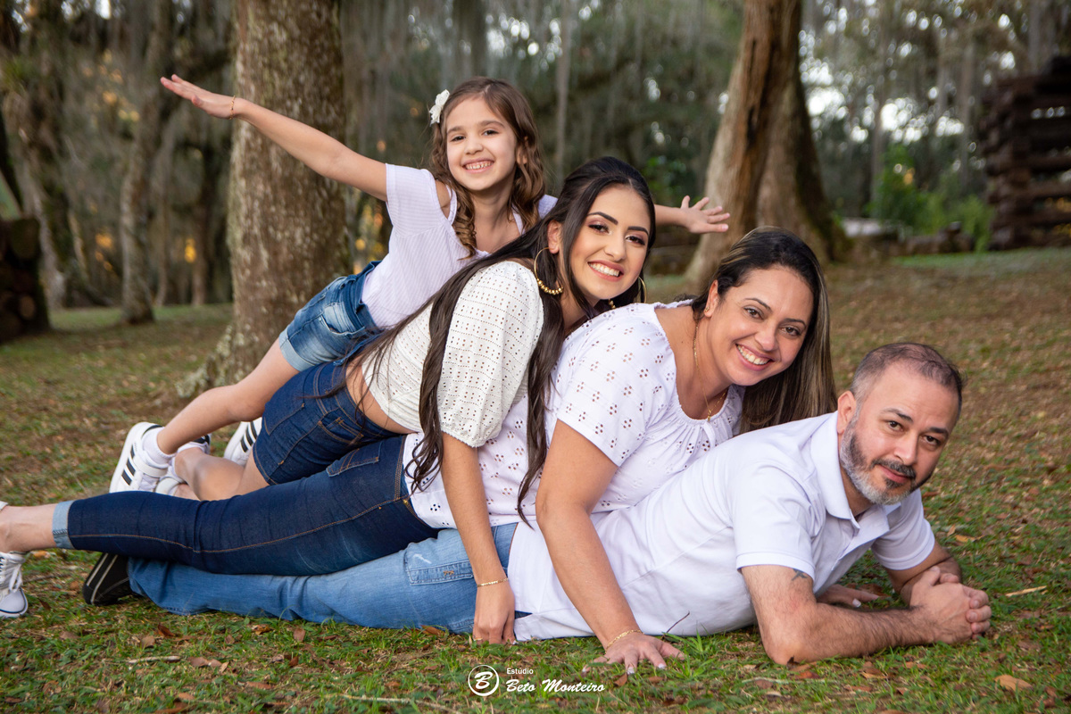 Aniversário de 15 anos - Foto e Filmagem - Debutante - Estúdio Beto Monteiro - Curitiba - fotografo de 15 anos - sessao de fotos - book de fotos - book de 15 anos - fotografo - Camylla - Alessandra Marques - chacara ienkot - vestido de princesa