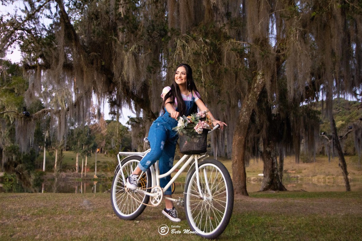 Aniversário de 15 anos - Foto e Filmagem - Debutante - Estúdio Beto Monteiro - Curitiba - fotografo de 15 anos - sessao de fotos - book de fotos - book de 15 anos - fotografo - Camylla - Alessandra Marques - chacara ienkot - vestido de princesa