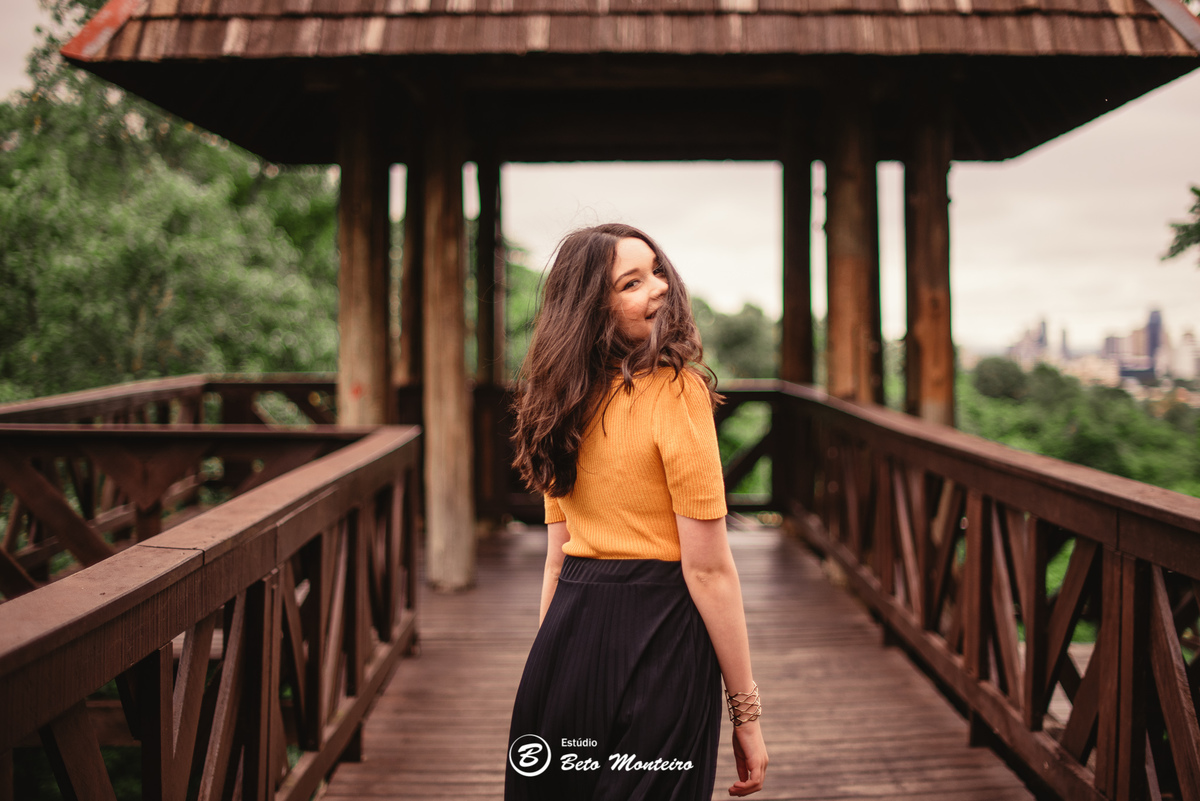 Aniversário de 15 anos - Foto e Filmagem - Debutante - Estúdio Beto Monteiro - Curitiba - fotografo de 15 anos - sessao de fotos - book de fotos - book de 15 anos - fotografo - julia - bosque do alemao - book dos 15 - foguinhos - urbano - externo