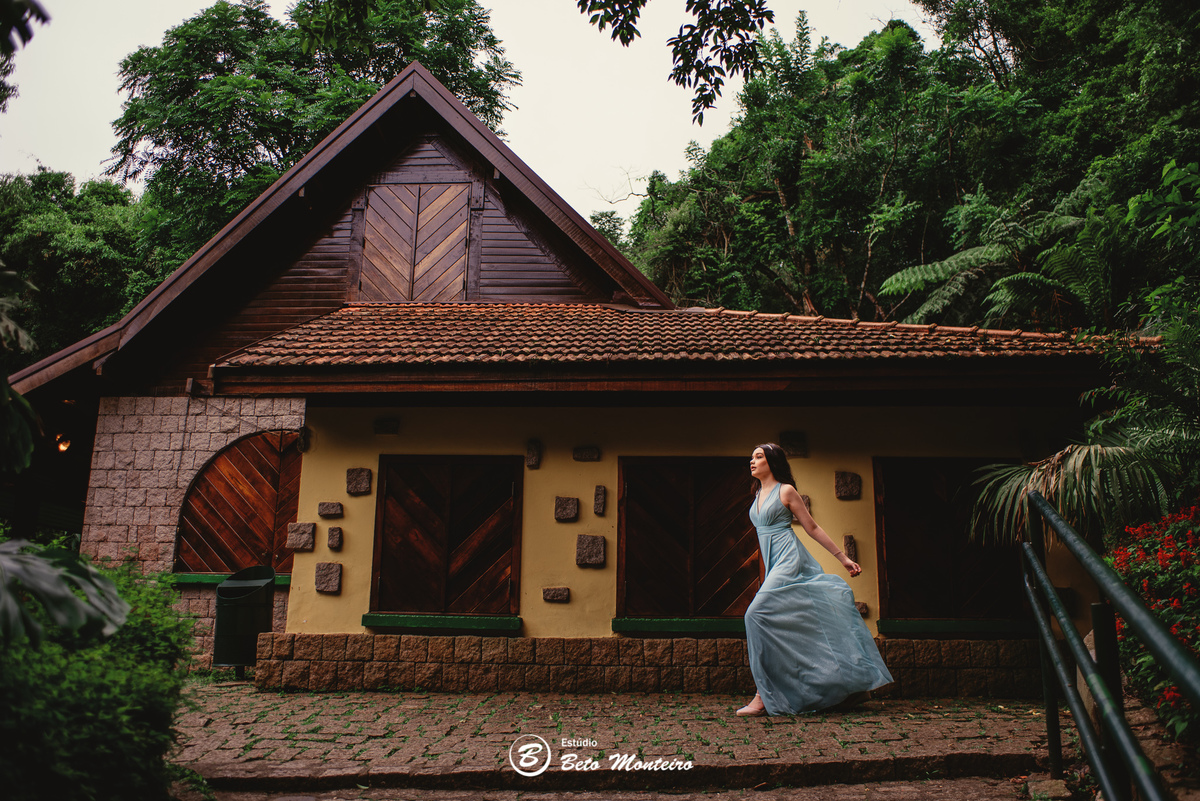 Aniversário de 15 anos - Foto e Filmagem - Debutante - Estúdio Beto Monteiro - Curitiba - fotografo de 15 anos - sessao de fotos - book de fotos - book de 15 anos - fotografo - julia - bosque do alemao - book dos 15 - foguinhos - urbano - externo