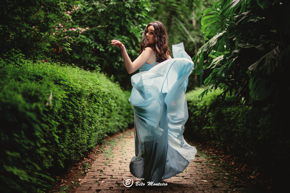 Aniversário de 15 anos - Foto e Filmagem - Debutante - Estúdio Beto Monteiro - Curitiba - fotografo de 15 anos - sessao de fotos - book de fotos - book de 15 anos - fotografo - julia - bosque do alemao - book dos 15 - foguinhos - urbano - externo