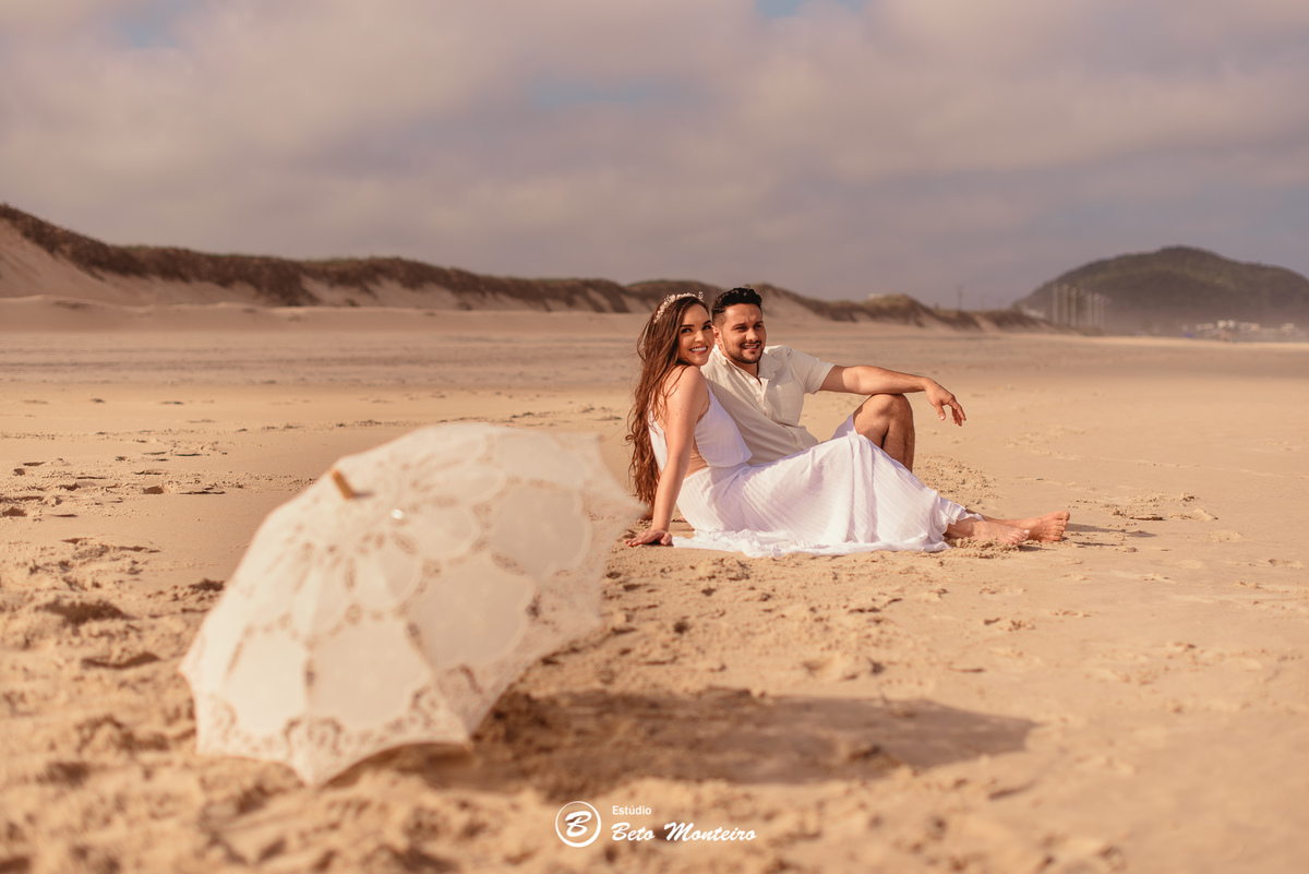 fotografo de casamento - videos de casamento - filmagem - casamento - cinegrafista - filmmaker - wedding - produtora - curitiba - estudio beto monteiro - casal - pre wedding - milena e anderson - sao chico francisco do sul - praia - dunas - morro