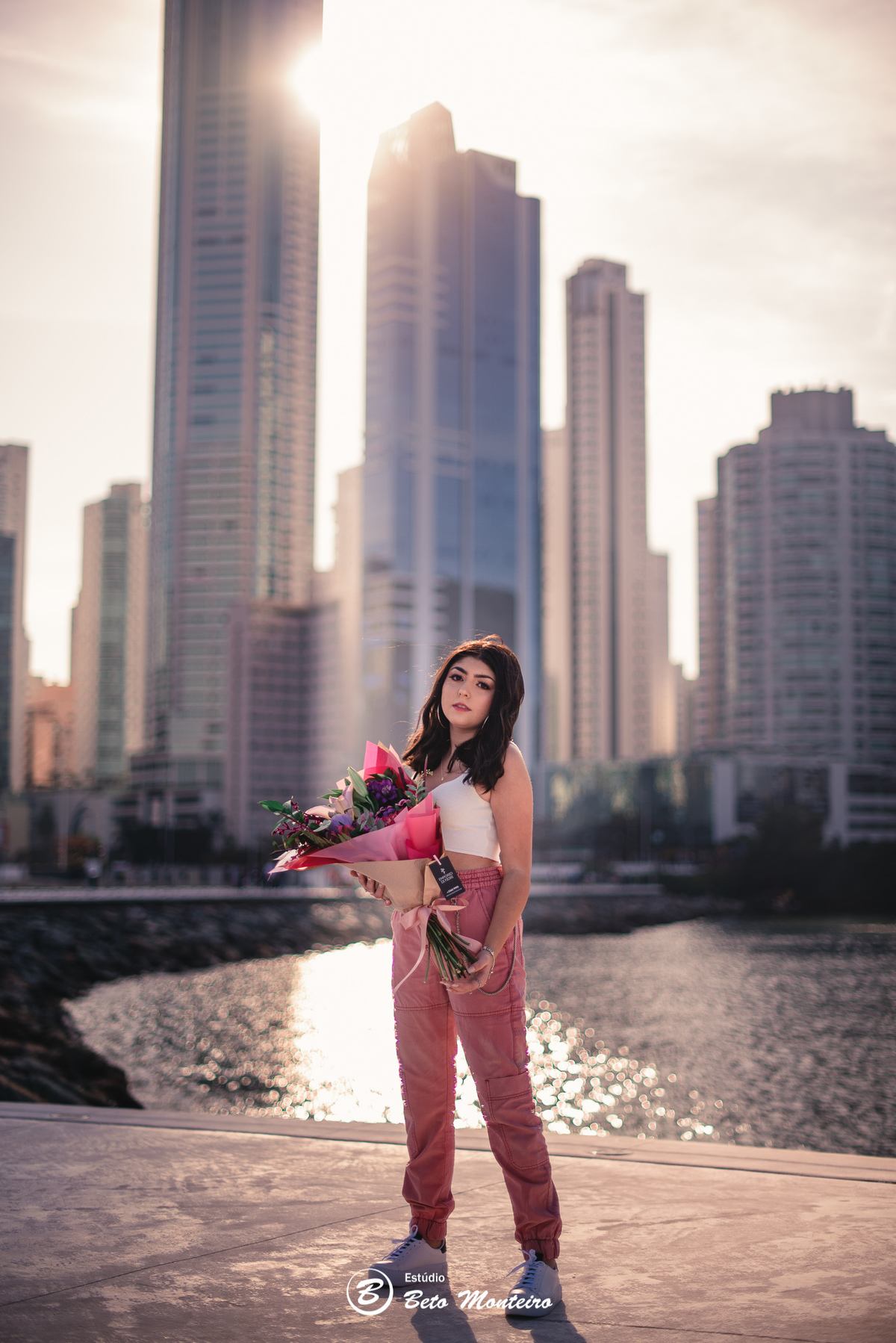 Aniversário de 15 anos - Foto e Filmagem - Debutante - Estúdio Beto Monteiro - Curitiba - fotografo de 15 anos - sessao de fotos - book de fotos - book de 15 anos - fotografo - amanda - book dos 15 - balneario camboriu - bc - sc - urbano - praia - externo