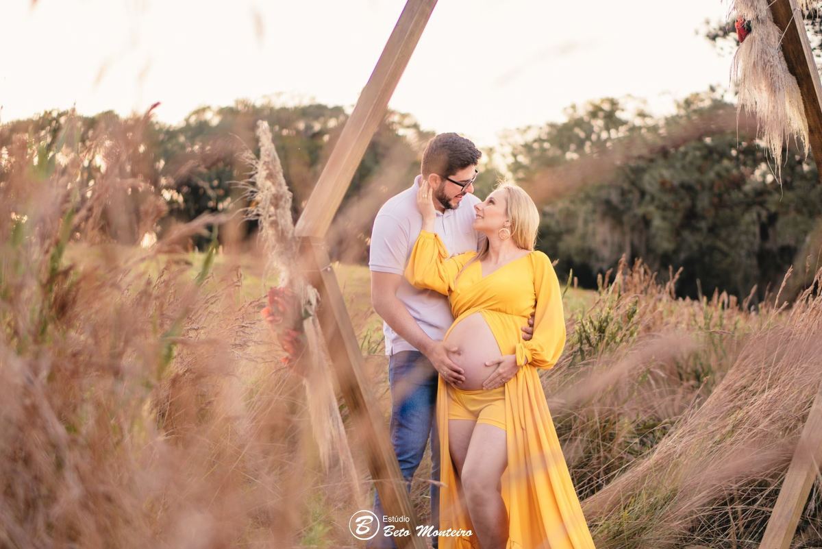 Book Gestante e Familia em Curitiba - Book gestante São José dos Pinhais - Book de gestante lifestyle - Fotos ao ar livre - Grávida - Gestação - Estudio Beto Monteiro - Chácara Ienkot - Fabi - Miguel - Fabiane Prociv