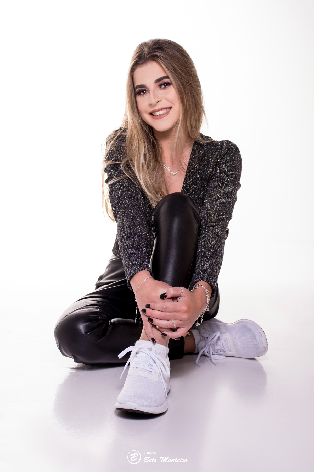 Aniversário de 15 anos - Foto e Filmagem - Debutante - Estúdio Beto Monteiro - Curitiba - fotografo de 15 anos - sessao de fotos - book de fotos - book de 15 anos - book de 15 anos em estúdio - fotografo - Juliane - book dos 15 - estúdio - fotógrafa