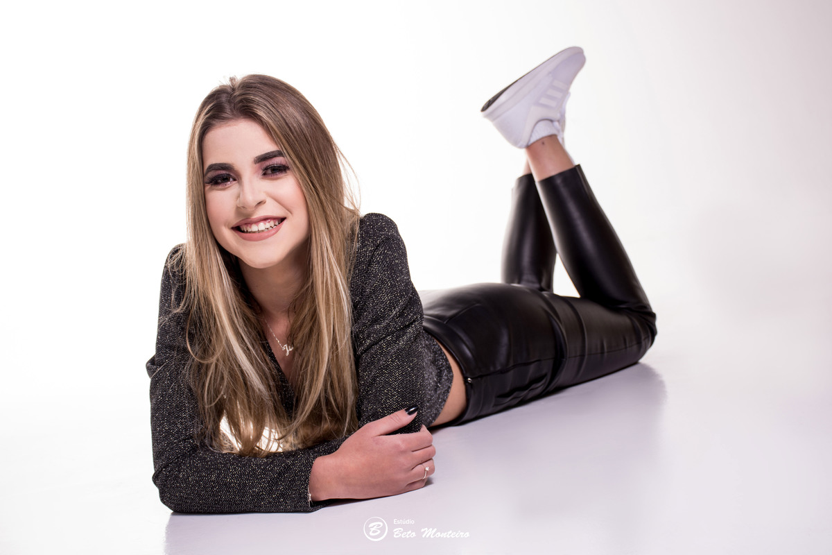 Aniversário de 15 anos - Foto e Filmagem - Debutante - Estúdio Beto Monteiro - Curitiba - fotografo de 15 anos - sessao de fotos - book de fotos - book de 15 anos - book de 15 anos em estúdio - fotografo - Juliane - book dos 15 - estúdio - fotógrafa