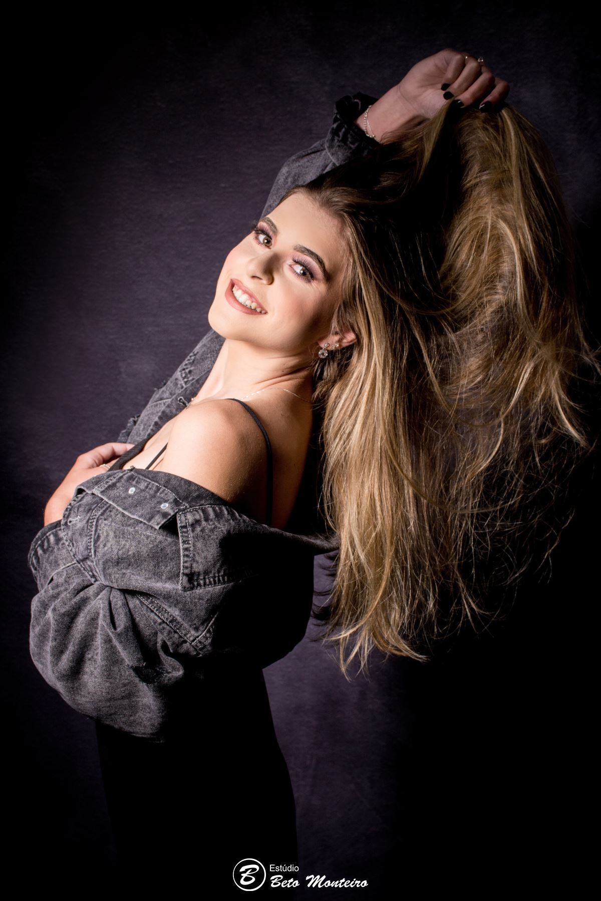 Aniversário de 15 anos - Foto e Filmagem - Debutante - Estúdio Beto Monteiro - Curitiba - fotografo de 15 anos - sessao de fotos - book de fotos - book de 15 anos - book de 15 anos em estúdio - fotografo - juliane - book dos 15 - estúdio - fotógrafa