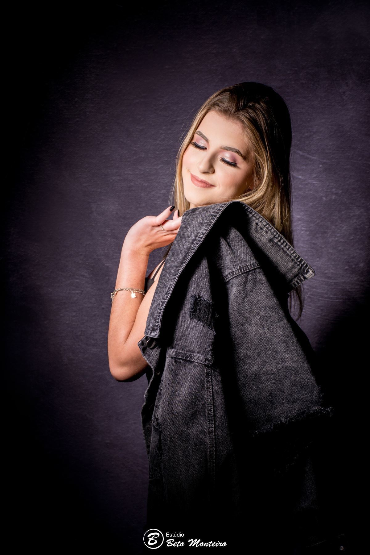 Aniversário de 15 anos - Foto e Filmagem - Debutante - Estúdio Beto Monteiro - Curitiba - fotografo de 15 anos - sessao de fotos - book de fotos - book de 15 anos - book de 15 anos em estúdio - fotografo - juliane - book dos 15 - estúdio - fotógrafa