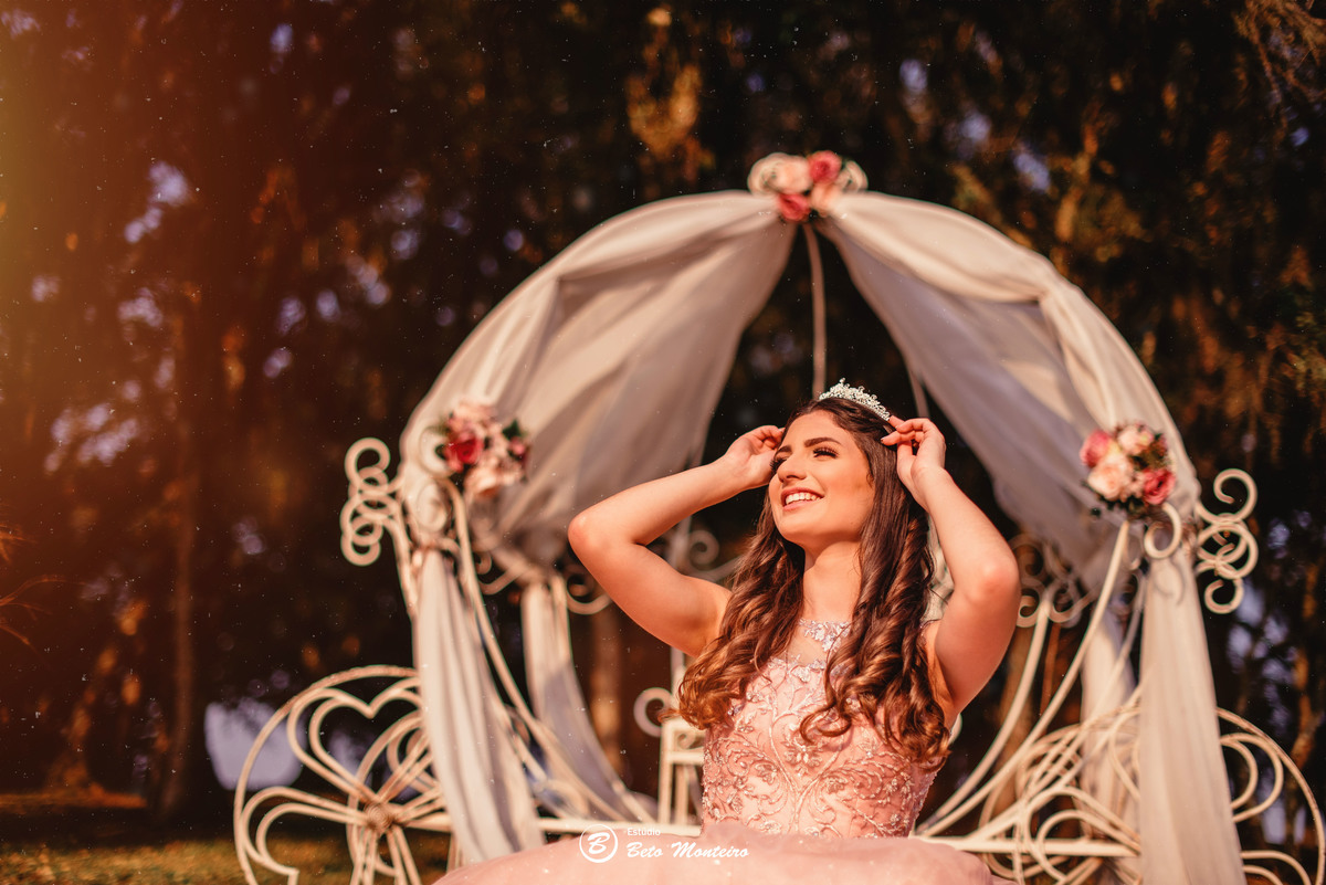 Aniversário de 15 anos - Foto e Filmagem - Debutante - Estúdio Beto Monteiro - Curitiba - fotografo de 15 anos - fotógrafa - sessao de fotos - book de fotos - book de 15 anos - fotografo - chacara ienkot - vestido - júlia - júlia gomes - julia caracanha
