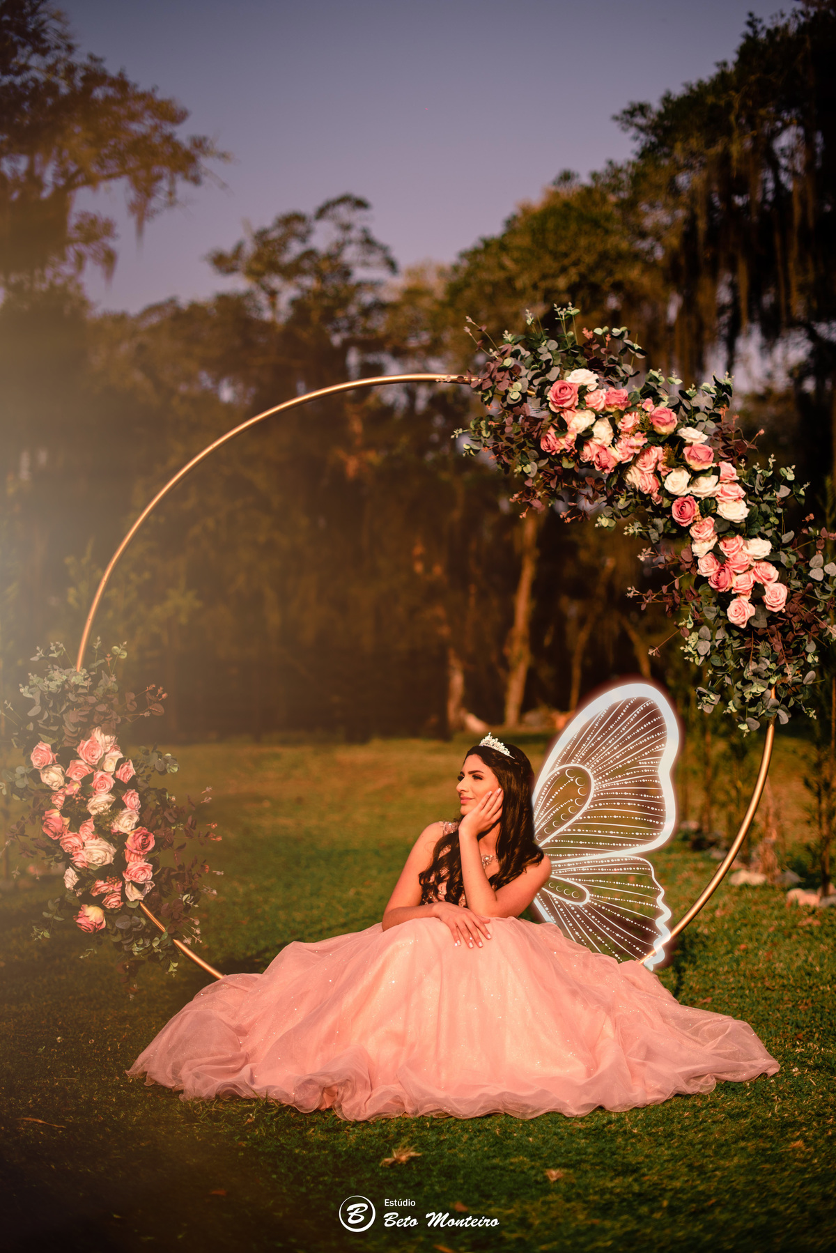 Aniversário de 15 anos - Foto e Filmagem - Debutante - Estúdio Beto Monteiro - Curitiba - fotografo de 15 anos - fotógrafa - sessao de fotos - book de fotos - book de 15 anos - fotografo - chacara ienkot - vestido - júlia - júlia gomes - julia caracanha