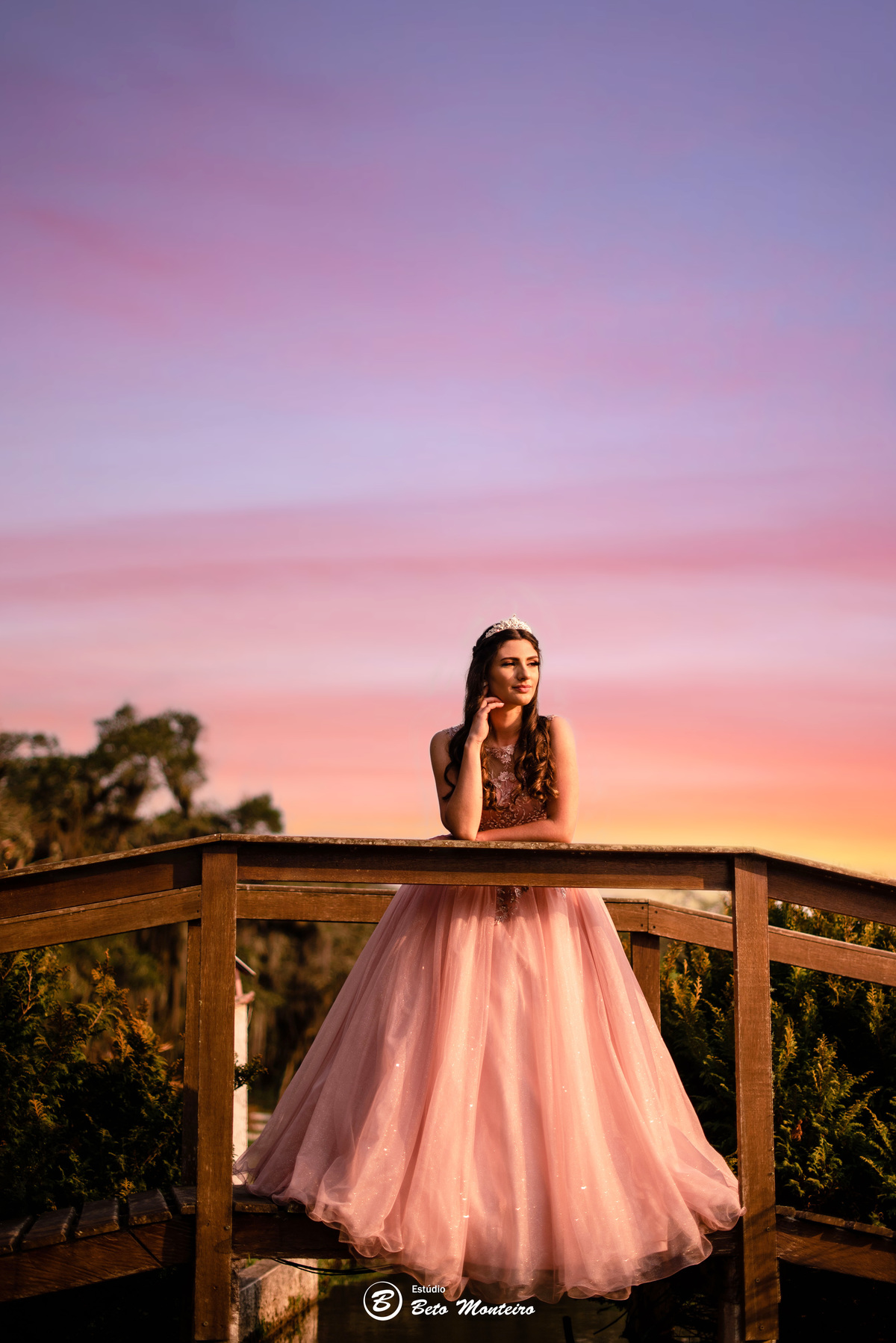 Aniversário de 15 anos - Foto e Filmagem - Debutante - Estúdio Beto Monteiro - Curitiba - fotografo de 15 anos - fotógrafa - sessao de fotos - book de fotos - book de 15 anos - fotografo - chacara ienkot - vestido - júlia - júlia gomes - julia caracanha