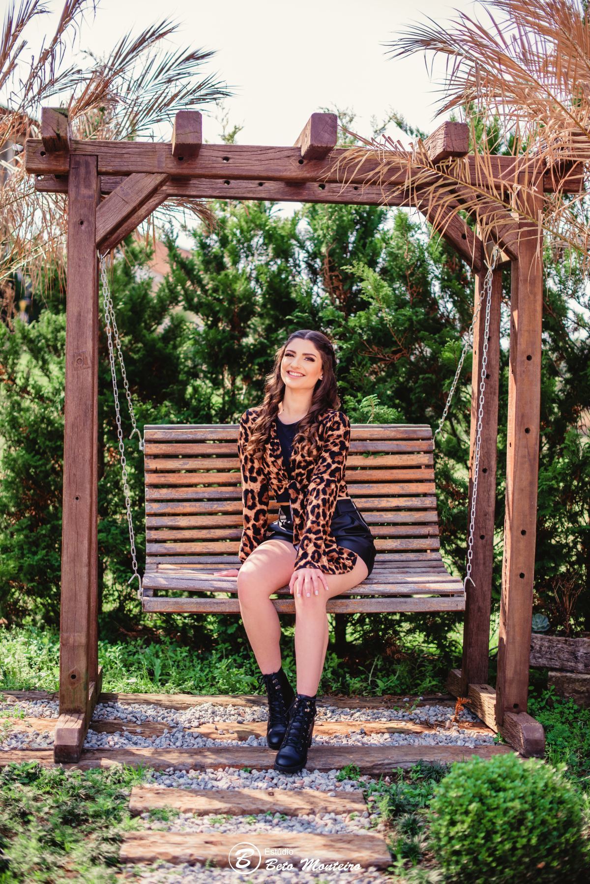 Aniversário de 15 anos - Foto e Filmagem - Debutante - Estúdio Beto Monteiro - Curitiba - fotografo de 15 anos - fotógrafa - sessao de fotos - book de fotos - book de 15 anos - fotografo - chacara ienkot - vestido - júlia - júlia gomes - julia caracanha