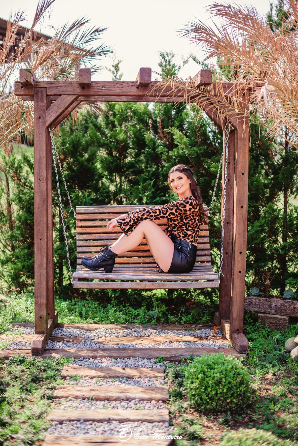 Aniversário de 15 anos - Foto e Filmagem - Debutante - Estúdio Beto Monteiro - Curitiba - fotografo de 15 anos - fotógrafa - sessao de fotos - book de fotos - book de 15 anos - fotografo - chacara ienkot - vestido - júlia - júlia gomes - julia caracanha