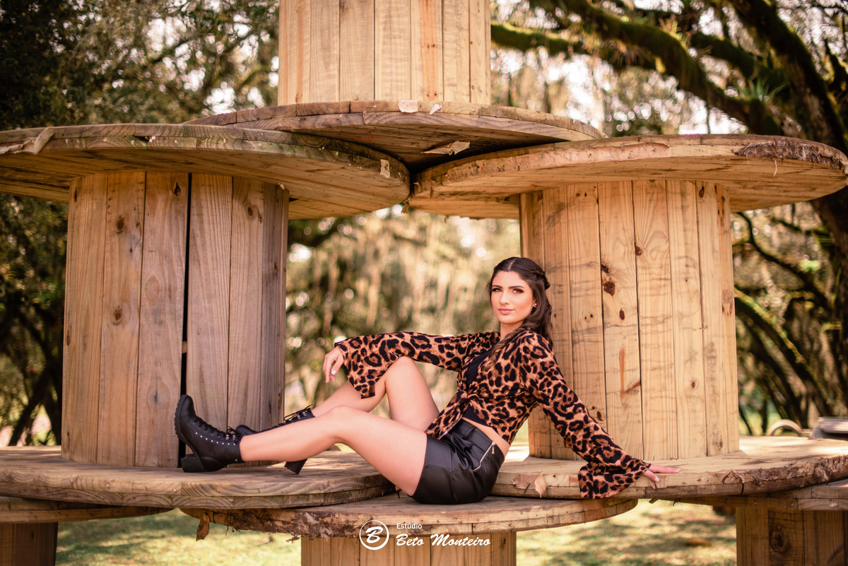 Aniversário de 15 anos - Foto e Filmagem - Debutante - Estúdio Beto Monteiro - Curitiba - fotografo de 15 anos - fotógrafa - sessao de fotos - book de fotos - book de 15 anos - fotografo - chacara ienkot - vestido - júlia - júlia gomes - julia caracanha