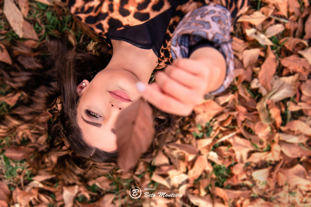 Aniversário de 15 anos - Foto e Filmagem - Debutante - Estúdio Beto Monteiro - Curitiba - fotografo de 15 anos - fotógrafa - sessao de fotos - book de fotos - book de 15 anos - fotografo - chacara ienkot - vestido - júlia - júlia gomes - julia caracanha