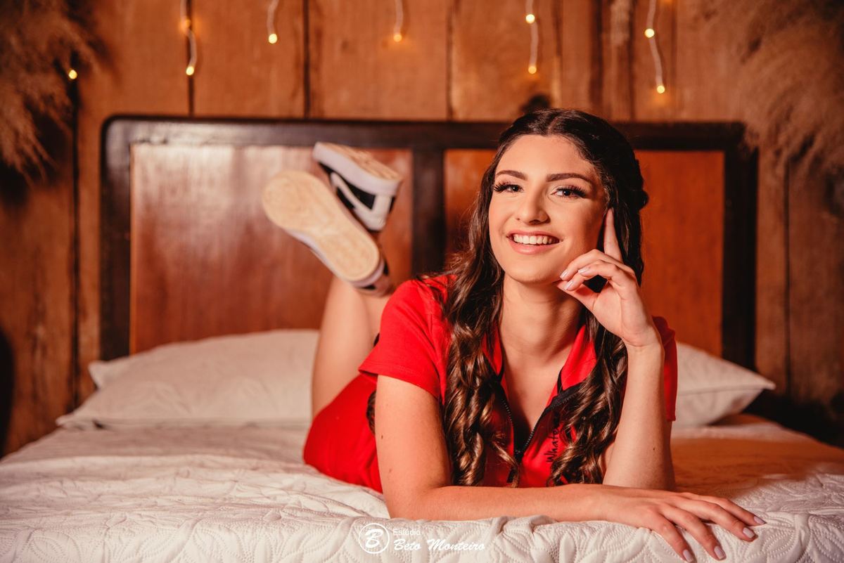 Aniversário de 15 anos - Foto e Filmagem - Debutante - Estúdio Beto Monteiro - Curitiba - fotografo de 15 anos - fotógrafa - sessao de fotos - book de fotos - book de 15 anos - fotografo - chacara ienkot - vestido - júlia - júlia gomes - julia caracanha