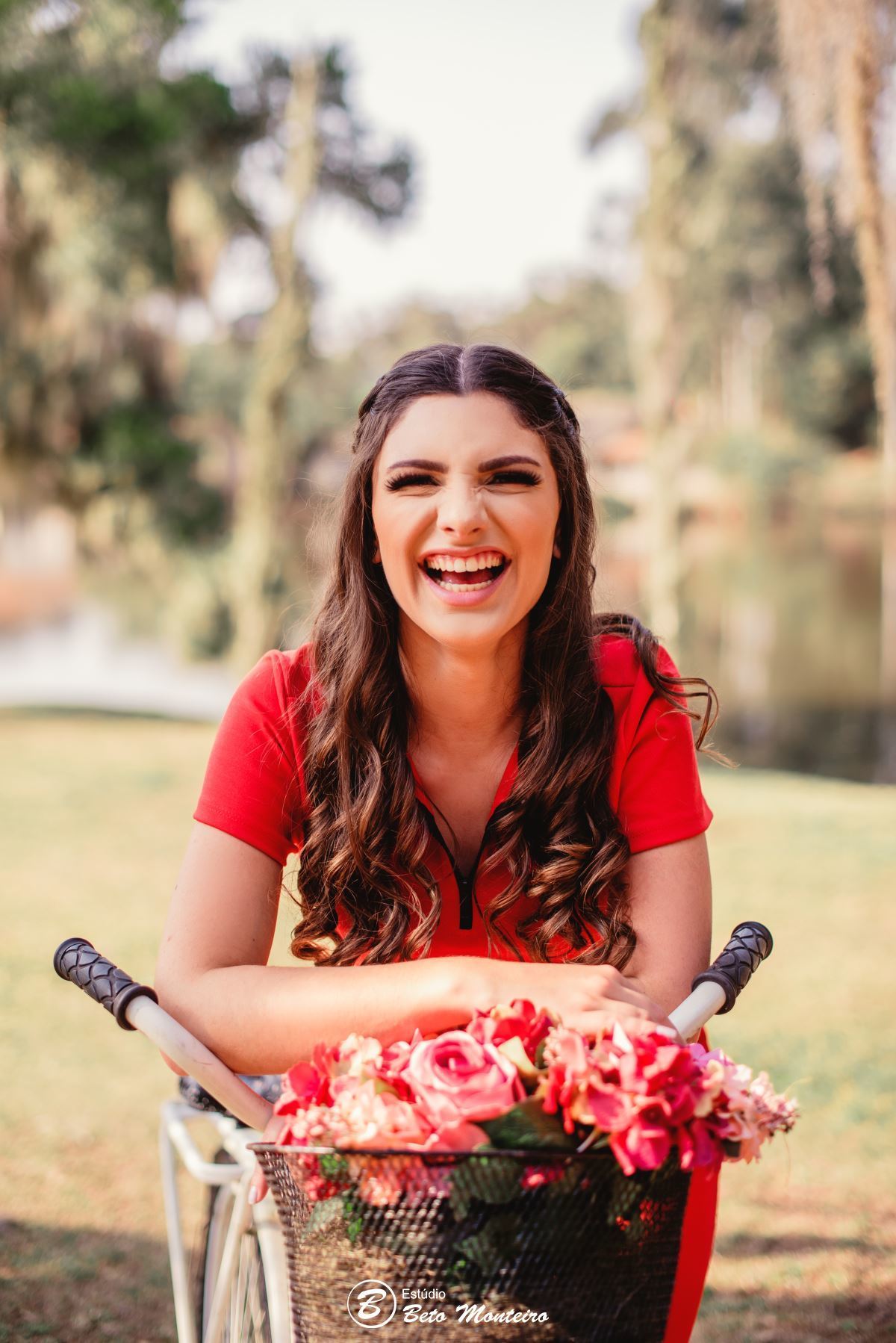 Aniversário de 15 anos - Foto e Filmagem - Debutante - Estúdio Beto Monteiro - Curitiba - fotografo de 15 anos - fotógrafa - sessao de fotos - book de fotos - book de 15 anos - fotografo - chacara ienkot - vestido - júlia - júlia gomes - julia caracanha