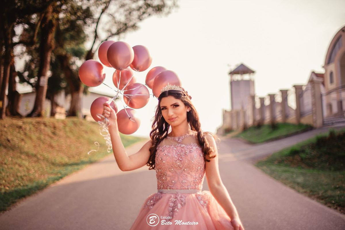 Aniversário de 15 anos - Foto e Filmagem - Debutante - Estúdio Beto Monteiro - Curitiba - fotografo de 15 anos - fotógrafa - sessao de fotos - book de fotos - book de 15 anos - fotografo - chacara ienkot - vestido - júlia - júlia gomes - julia caracanha