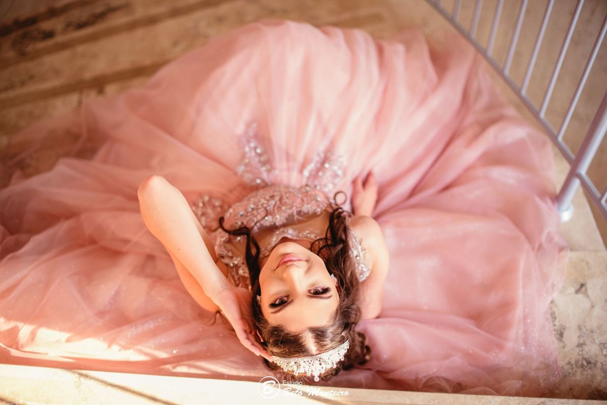 Aniversário de 15 anos - Foto e Filmagem - Debutante - Estúdio Beto Monteiro - Curitiba - fotografo de 15 anos - fotógrafa - sessao de fotos - book de fotos - book de 15 anos - fotografo - chacara ienkot - vestido - júlia - júlia gomes - julia caracanha