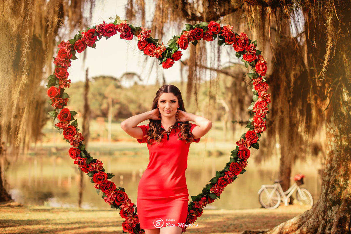 Aniversário de 15 anos - Foto e Filmagem - Debutante - Estúdio Beto Monteiro - Curitiba - fotografo de 15 anos - fotógrafa - sessao de fotos - book de fotos - book de 15 anos - fotografo - chacara ienkot - vestido - júlia - júlia gomes - julia caracanha