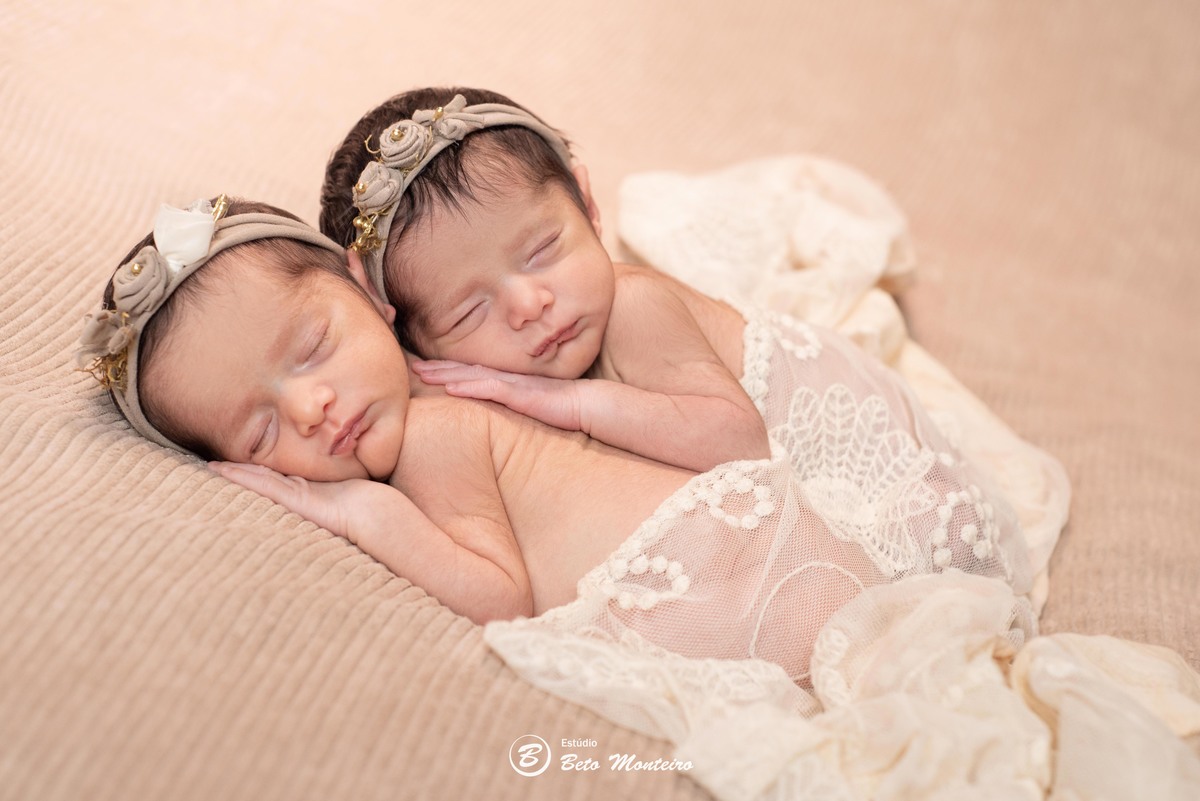 Book fotográfico New Born - Book de fotos - Book New Born - book newborn - Book de Recem-Nascido - Book de Bebê - newborn menino - newborn menina - newborn gemeas - Estúdio Beto Monteiro - Curitiba