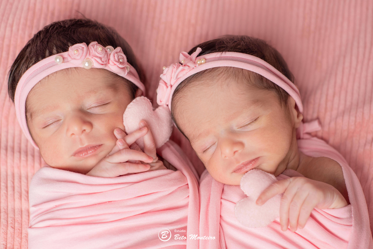 Book fotográfico New Born - Book de fotos - Book New Born - book newborn - Book de Recem-Nascido - Book de Bebê - newborn menino - newborn menina - newborn gemeas - Estúdio Beto Monteiro - Curitiba