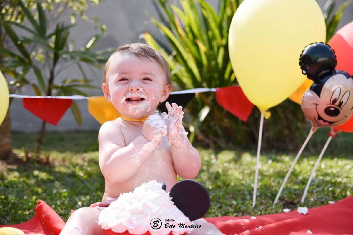 Smash the cake mickey - Book fotográfico Smash the cake - Book de fotos - Book Smash the cake - Book Cake Smash - Book Fruit Smash - Book Smash the fruit - Book de Bebê - Estúdio Beto Monteiro - Curitiba