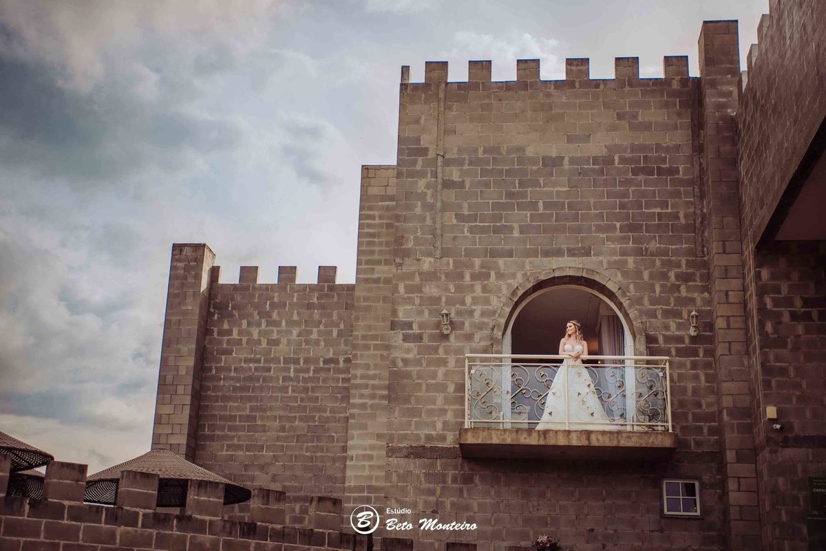 Noivos no Castello Reale - Véu voando- Casamento - Wedding - Pré-Casamento - Cobertura de casamento -  filmagem de casamento Curitiba - Pré-Wedding - fotógrafo de casamento Curitiba - Estúdio Beto Monteiro castello reale