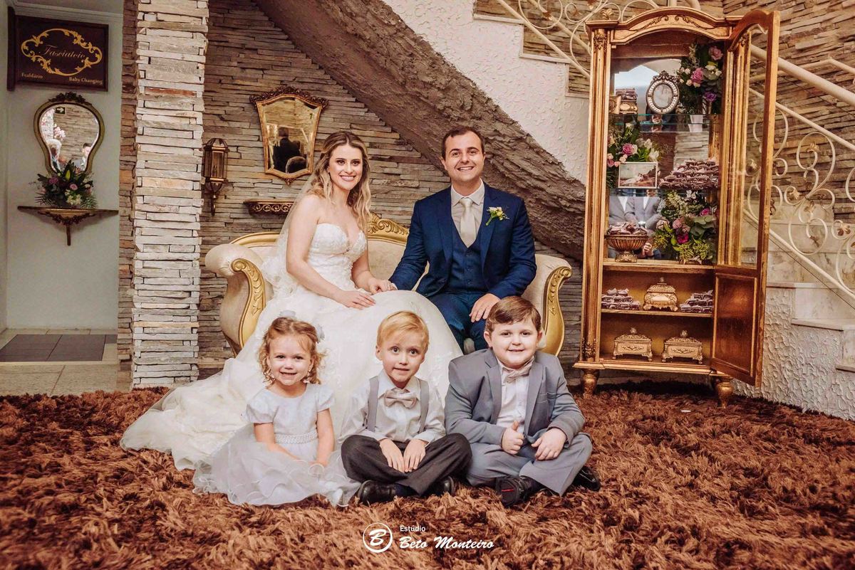 Noivos no Castello Reale - Véu voando-- Casamento - Wedding - Pré-Casamento - Cobertura de casamento -  filmagem de casamento Curitiba - Pré-Wedding - fotógrafo de casamento Curitiba - Estúdio Beto Monteiro castello reale