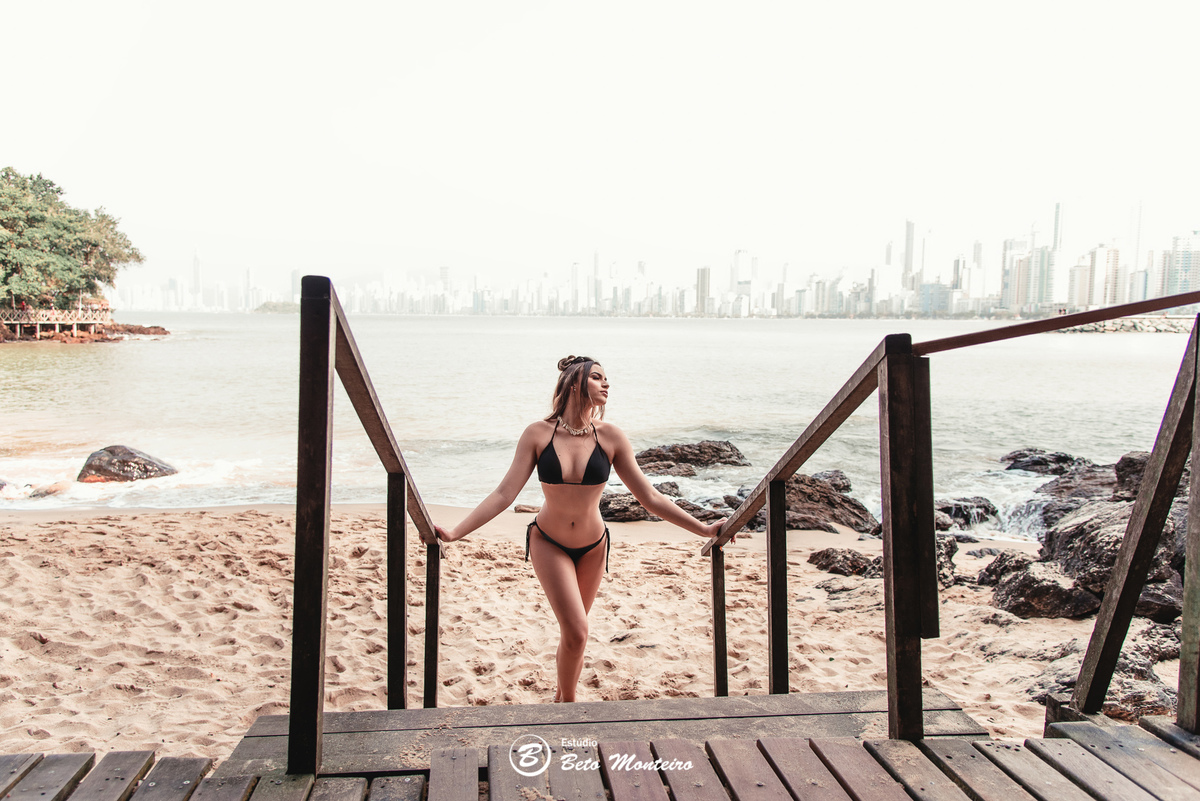 Aniversário de 15 anos - Foto e Filmagem - Debutante - Estúdio Beto Monteiro - Curitiba - fotografo de 15 anos - sessao de fotos - book de fotos - book de 15 anos - fotografo - leticia - book dos 15 - balneario camboriu - bc sc - urbano - praia - externo