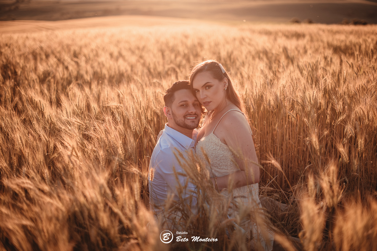 fotografo de casamento - videos de casamento - filmagem - casamento - cinegrafista - filmmaker - wedding - produtora - curitiba - estudio beto monteiro - casal - pre wedding - millena e anderson - plantação trigo - espaço do campo - por do sol - cachoeira