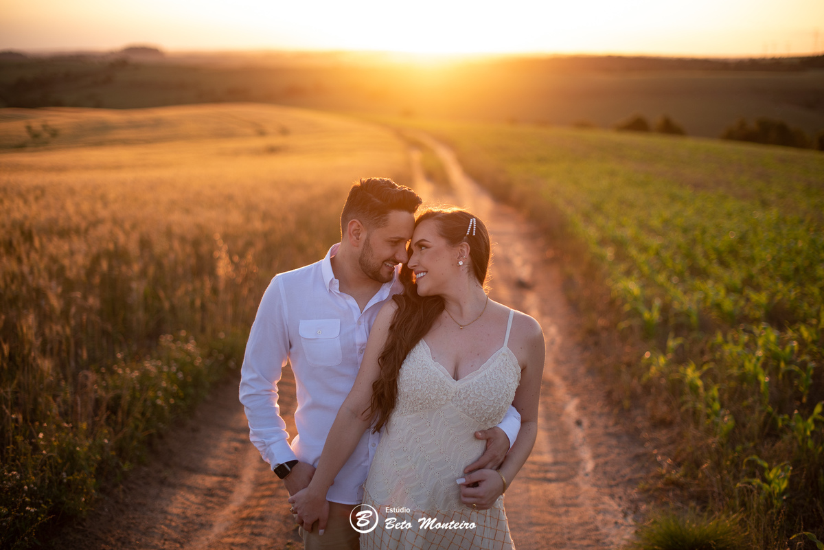 fotografo de casamento - videos de casamento - filmagem - casamento - cinegrafista - filmmaker - wedding - produtora - curitiba - estudio beto monteiro - casal - pre wedding - millena e anderson - plantação trigo - espaço do campo - por do sol - cachoeira