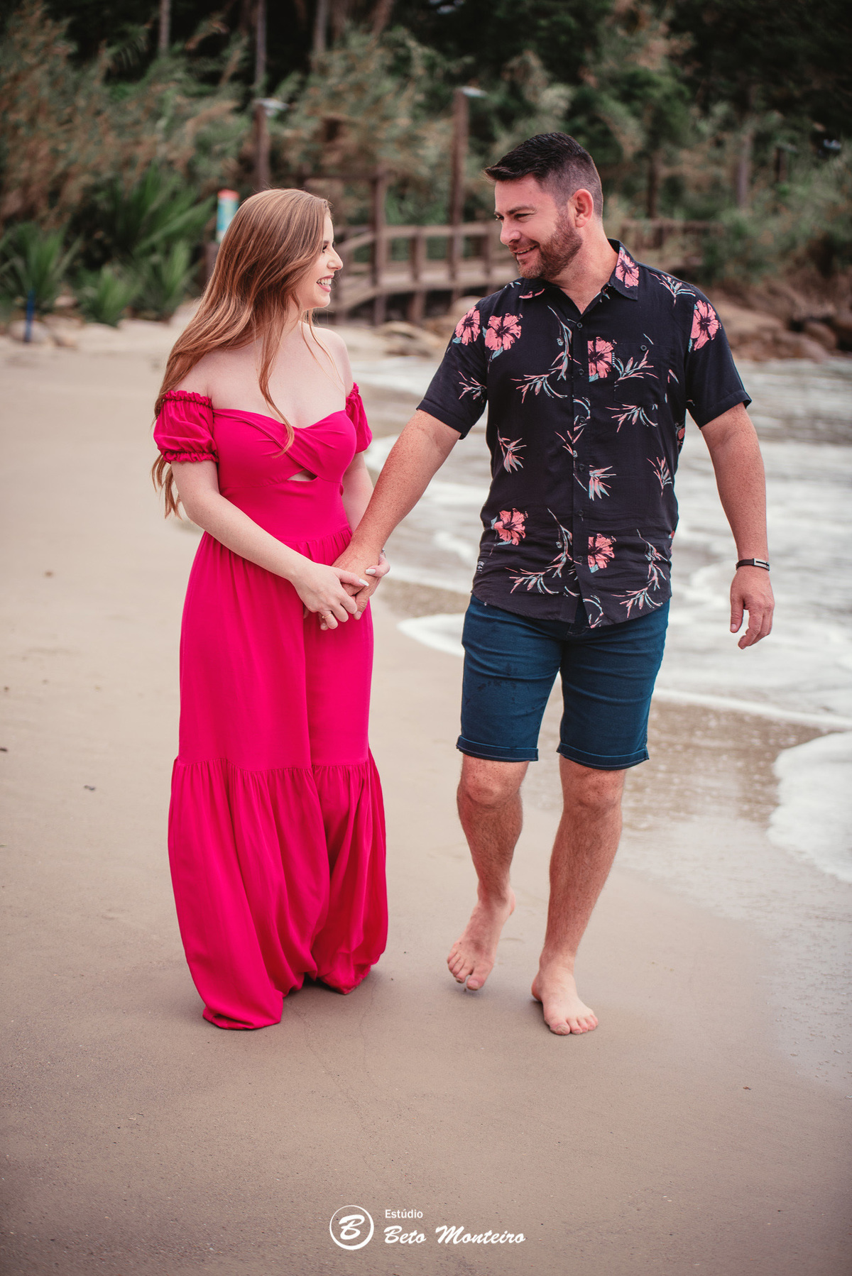 fotografo de casamento - videos de casamento - filmagem - casamento - cinegrafista - filmmaker - wedding - produtora - curitiba - estudio beto monteiro - casal - pre wedding - camila e toni - bombinhas - pet - cachorrinho - praia  - mar - vestido vermelho