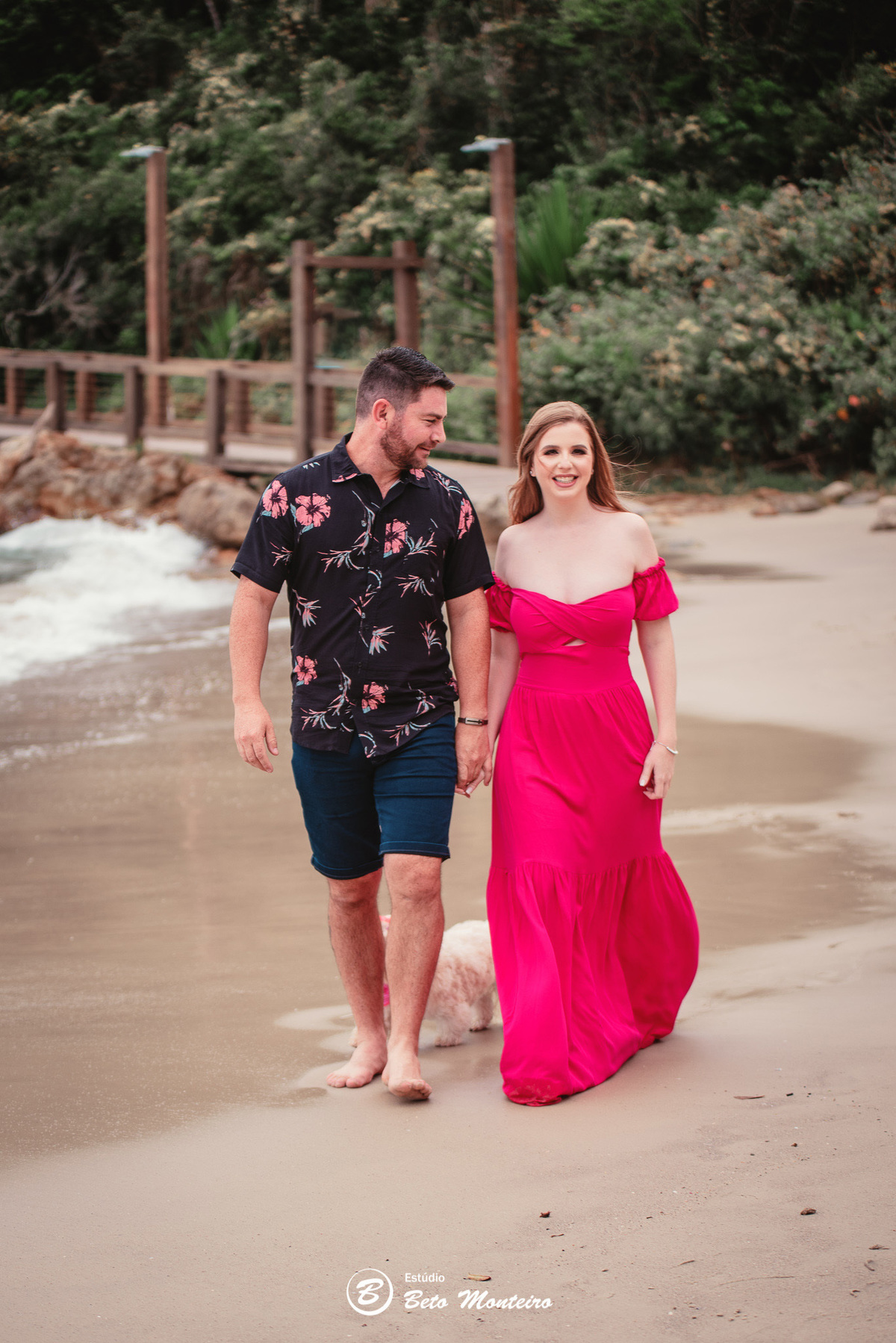 fotografo de casamento - videos de casamento - filmagem - casamento - cinegrafista - filmmaker - wedding - produtora - curitiba - estudio beto monteiro - casal - pre wedding - camila e toni - bombinhas - pet - cachorrinho - praia  - mar - vestido vermelho