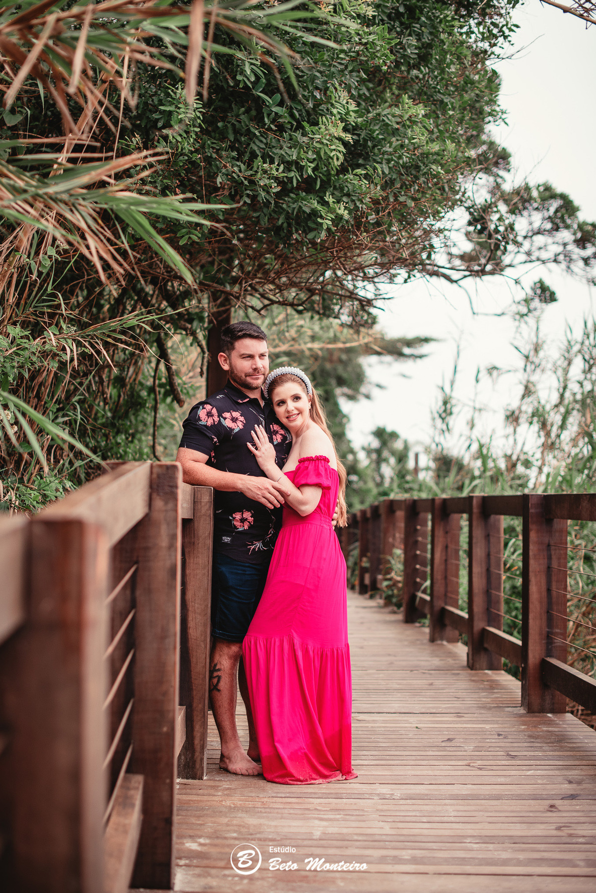 fotografo de casamento - videos de casamento - filmagem - casamento - cinegrafista - filmmaker - wedding - produtora - curitiba - estudio beto monteiro - casal - pre wedding - camila e toni - bombinhas - pet - cachorrinho - praia  - mar - vestido vermelho