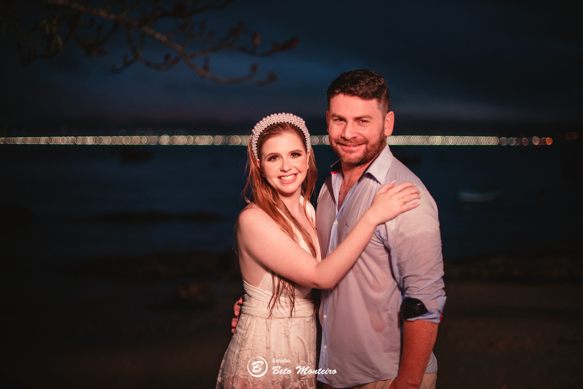 fotografo de casamento - videos de casamento - filmagem - casamento - cinegrafista - filmmaker - wedding - produtora - curitiba - estudio beto monteiro - casal - pre wedding - camila e toni - bombinhas - pet - cachorrinho - praia  - mar - vestido branco
