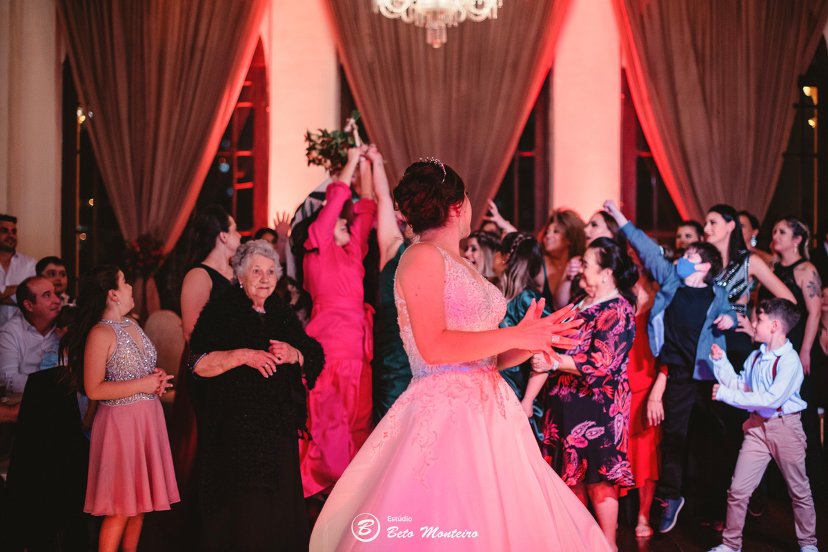 fotografo de casamento - videos de casamento - filmagem - casamento - cinegrafista - filmmaker - wedding - produtora - curitiba - estudio beto monteiro - casal - pre wedding - millena e anderson - garibaldi - catedral - melissa campano - mari cerimonial